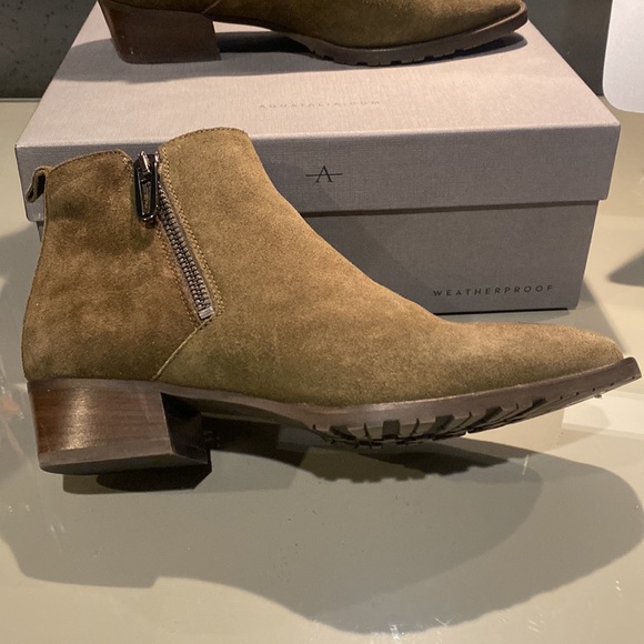 Aquatalia Fantina Suede Ankle Boots Weatherproof Size 7.5 Color “Herb” EUC - Picture 9 of 13